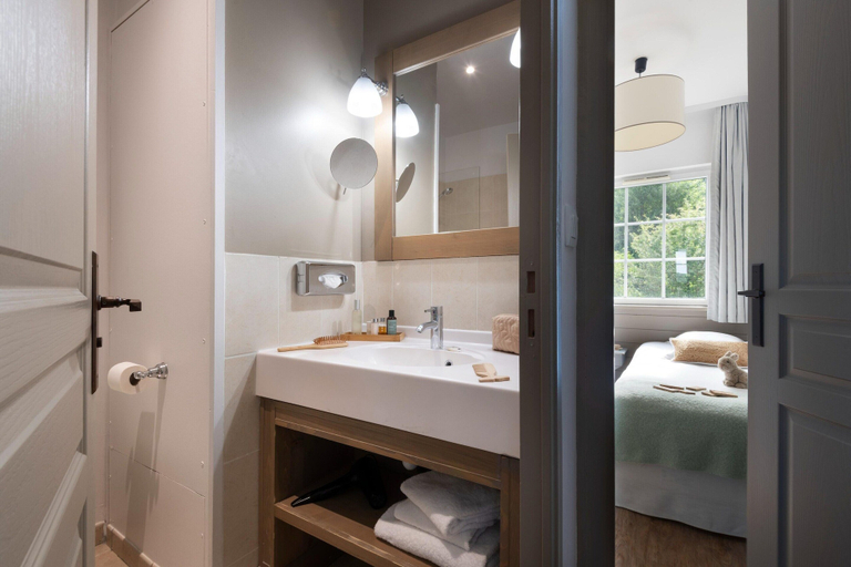 Bathroom 5, Aesthetic Normandy House for 6 With Pool, Calvados