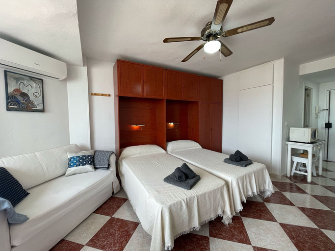 Room 4, Terrasol Plazamar 4-9, Málaga
