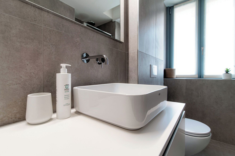 Bathroom 2, Rubini Suites - by MyHomeInComo, Como