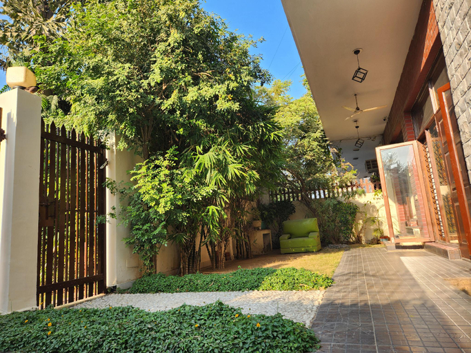Entrance 2, Luminary Dynasty House , Gurgaon