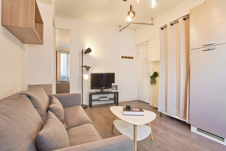 Living area 4, Charming Apartment Heart of Paris Montparnasse, Paris