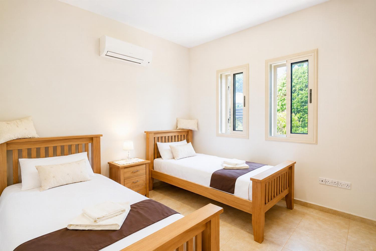 Facilities 5, Villa Lone