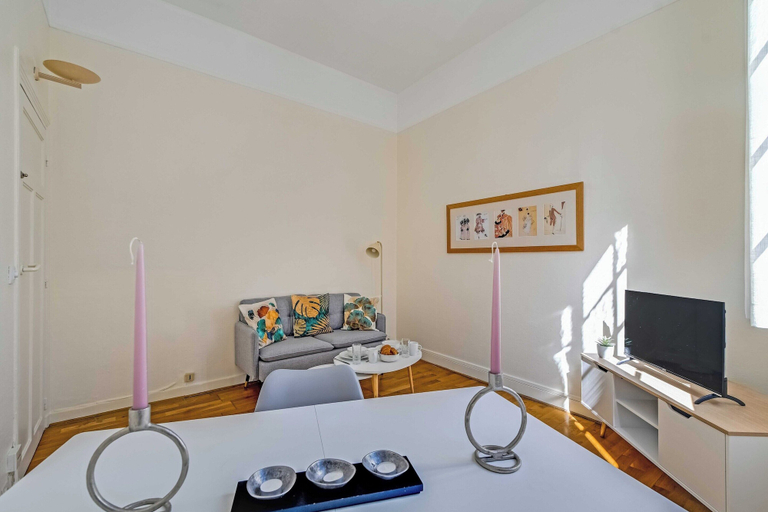 Living area 2, 1bdr/2p Apt - Near Monceau et Arc de Triomphe, Paris
