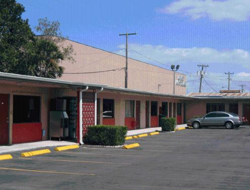 Others 2, Plaza Travel Inn, Hendry