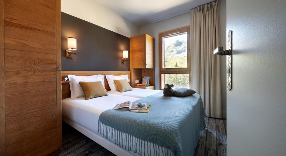 Room 3, Mountain View Retreat With Balcony for 8, Haute-Savoie