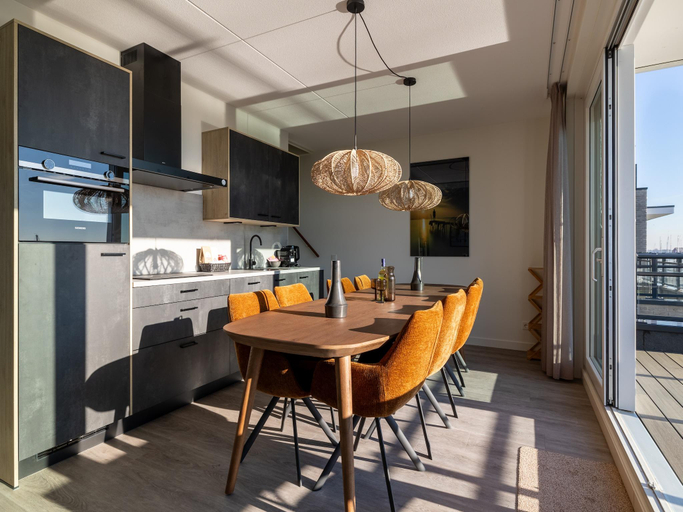 3, House by Lake Sint-Annaland near Marina, Tholen