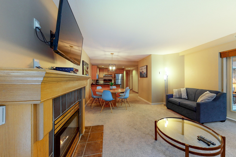 Others 5, Woodrun Lodge by Whistler Premier, Squamish-Lillooet