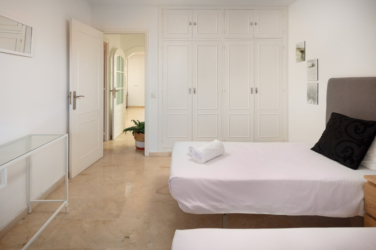 Room 2, AS EXT DON Alberto 36, Málaga