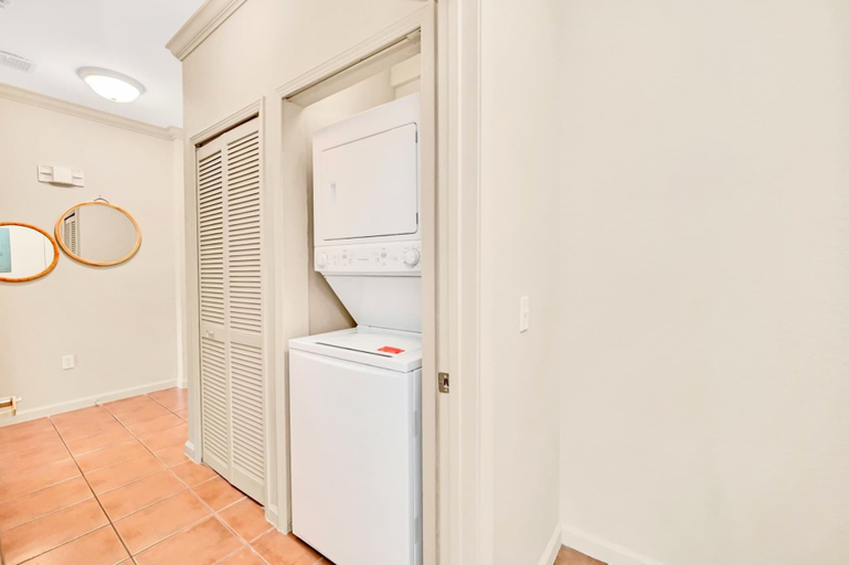 Bathroom 5, Upstay - Large Condo w Pool, Sauna, Gym, Orange
