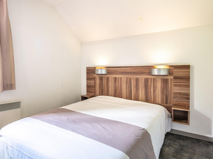 Room 3, Spacious Family Chalet With Terrace, Isère