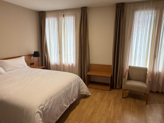Others 5, Hotel CHG LEYTON, Lugo