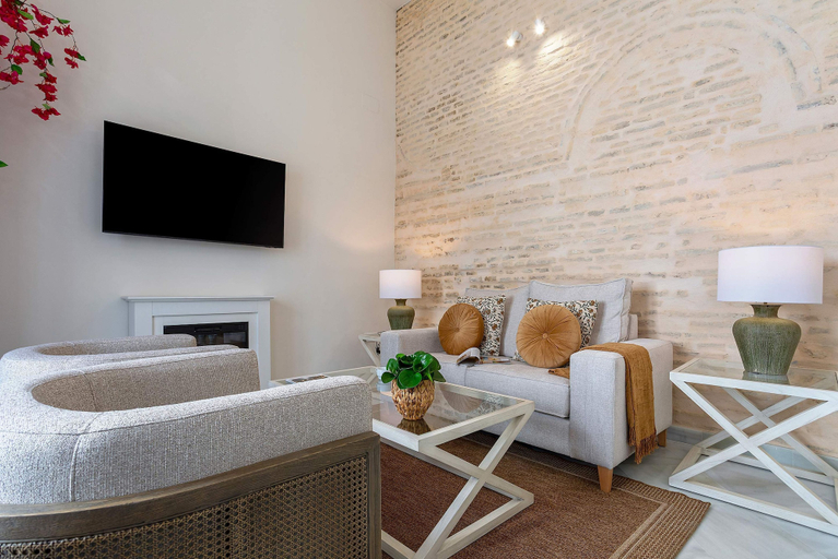 Room 4, Luxury Duplex in Seville With a Private Pool Mendoza Rios III, Sevilla