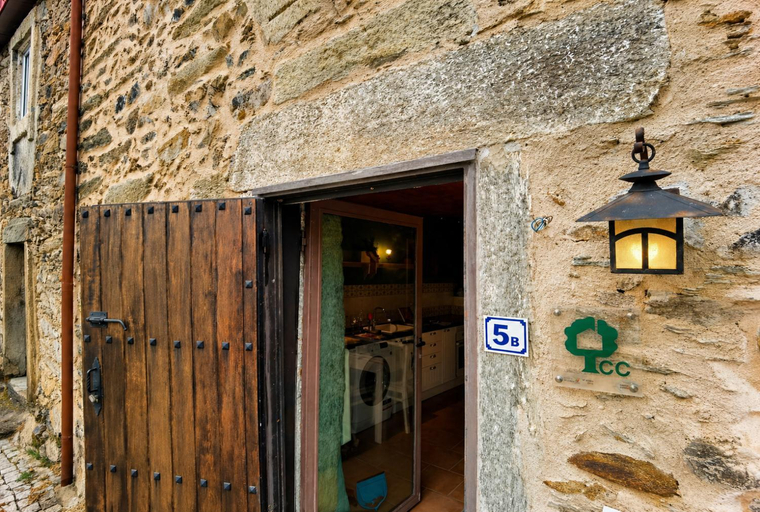 Others 5, Casas de Xisto, Mogadouro