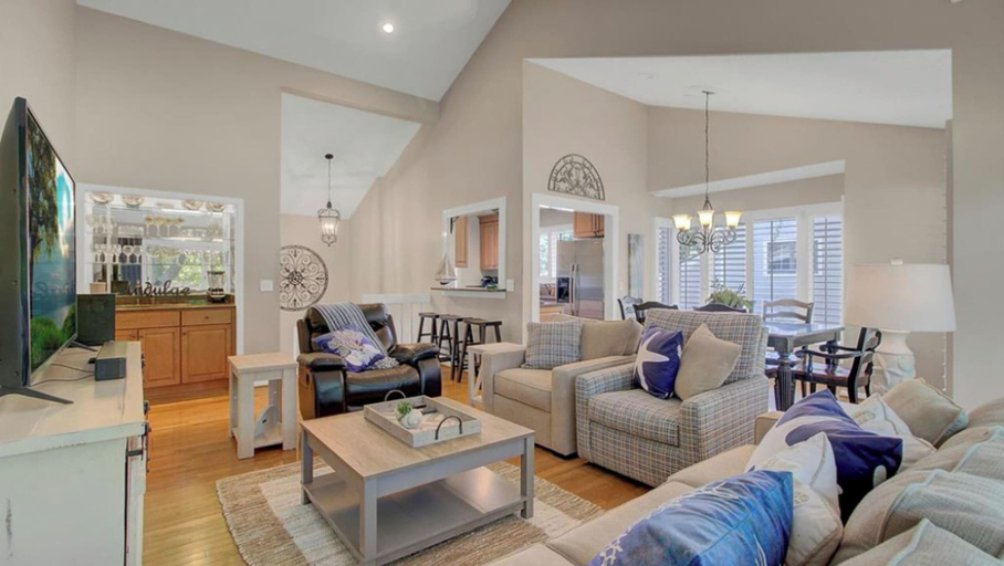 Interior 4, 24 Fairway Dunes by Avantstay Golf Course View + Swimming Complex, Charleston