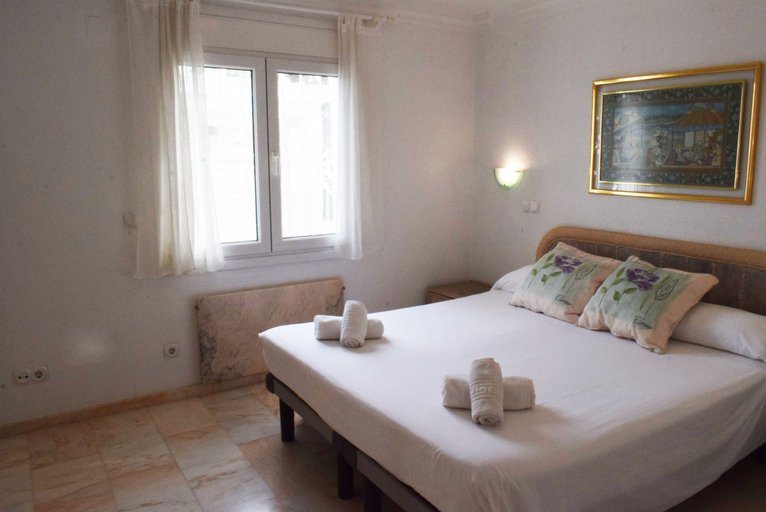 Room 4, Ch1100 in Oliva With 2 Bedrooms and 2 Bathrooms, Valencia