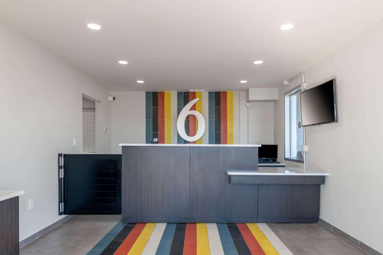 Public Area 2, Motel 6 Commerce, GA, Banks