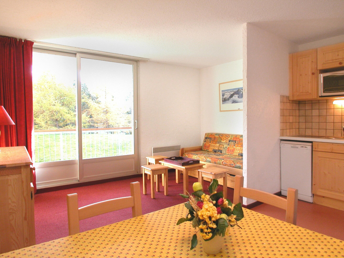 Dining 4, Central Slope Stay for Four, Isère