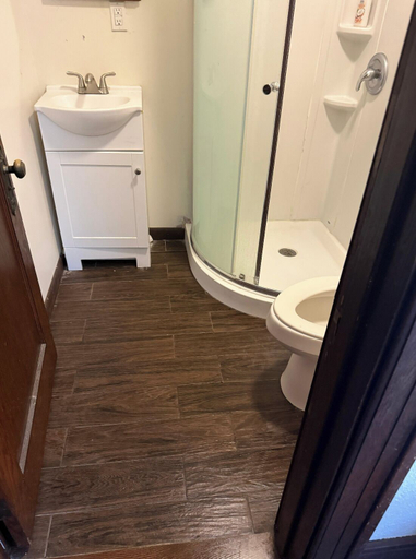 Bathroom 2, Kiteville Upper Darby, Delaware