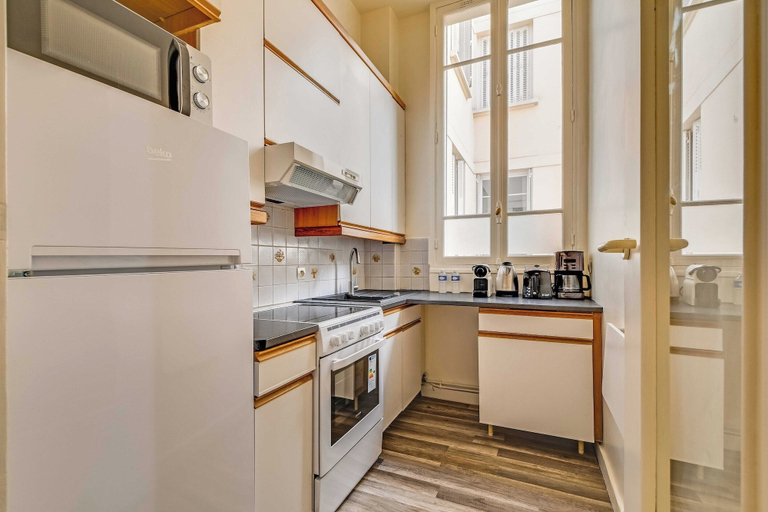 Private kitchen 3, 1bdr/2p Apt - Near Monceau et Arc de Triomphe, Paris