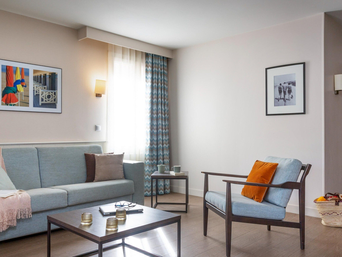 Living room 2, Picturesque Deauville Apartment for 6, Calvados