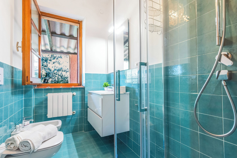 Bathroom 2, Lu Maggiu, Olbia-Tempio