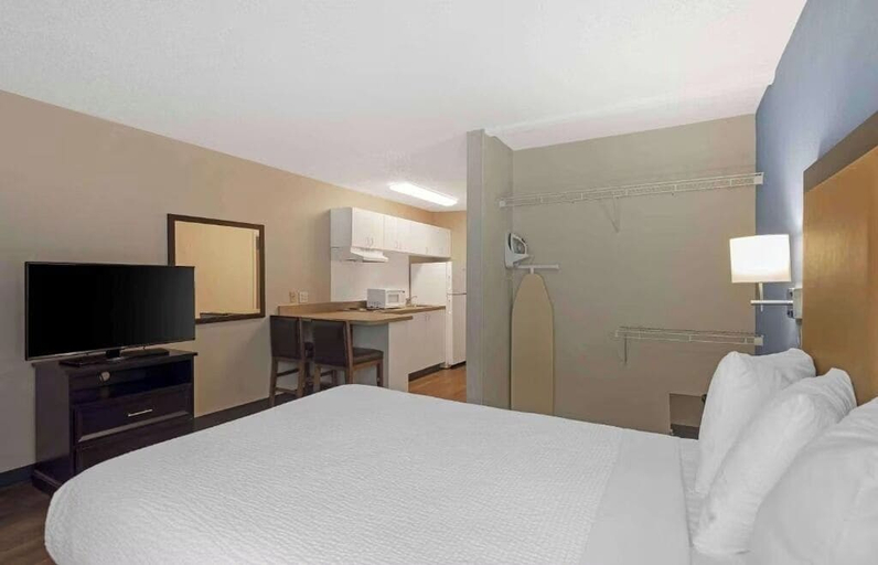 Room 4, Motel 6 Suites Memphis Airport, TN, Shelby