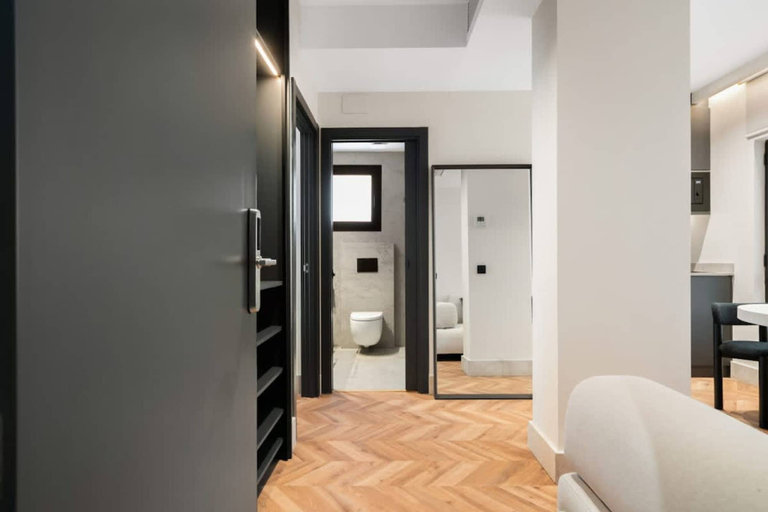 Room 2, Pac Fico Suite With Single Sofa Bed Near Retiro, Madrid
