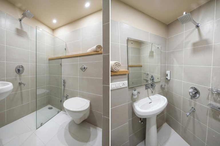 Bathroom 3, Hotel Ess Pee Grand Mohali , Chandigarh