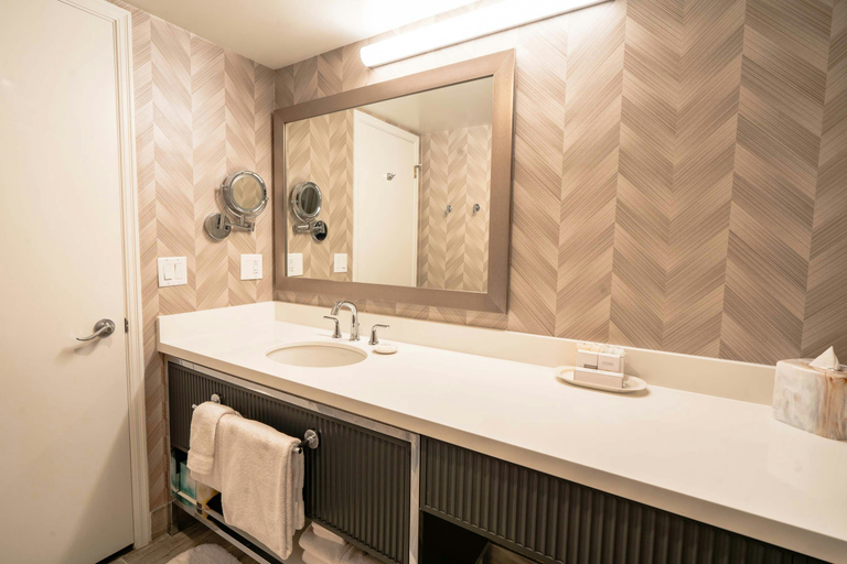 Bathroom 5, The Sutton Place Hotel Vancouver, Greater Vancouver