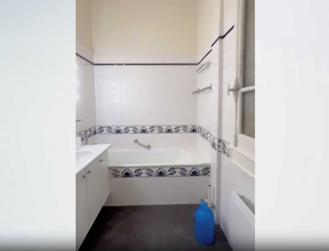 Bathroom 4, 1bdr/2p Apt - Near Monceau et Arc de Triomphe, Paris