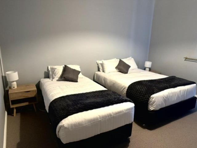 Others 4, Royal Hotel Tumut, Tumut
