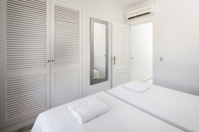 Room 2, AS EXT Mijas BC 1 4 15, Málaga