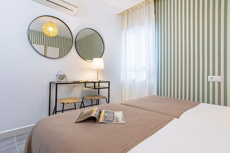 Room 4, Bright 2BD apartment in Central Malaga. Plaza del Teatro II, Málaga
