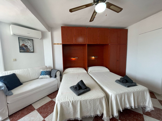 Room 2, Terrasol Plazamar 4-9, Málaga