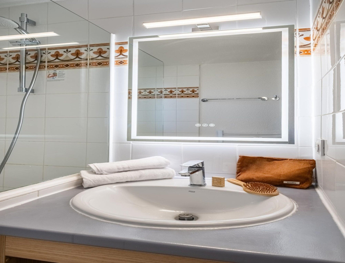 Bathroom, Family Suite With Garden Terrace, Alpes-Maritimes