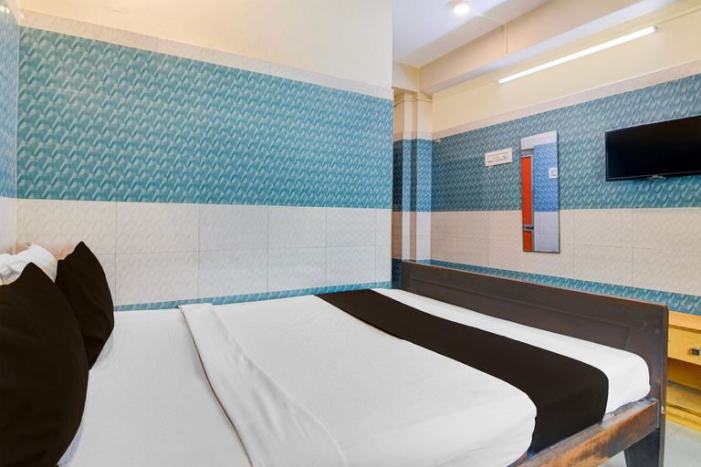 Room 2, Deluxe Shibpur Tram Depot Samrat Palace, Haora