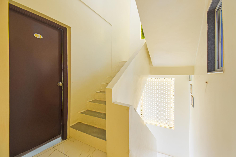 Public Area 2, Fabhotel Aundh Homtel, Pune