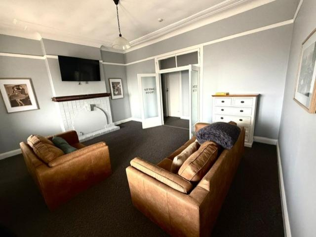 Others 5, Royal Hotel Tumut, Tumut