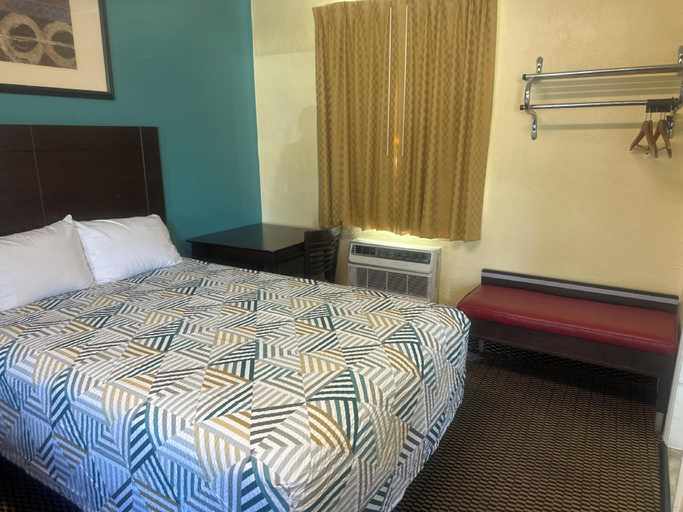 Bedroom 3, Tropical Palm Motel, Lee