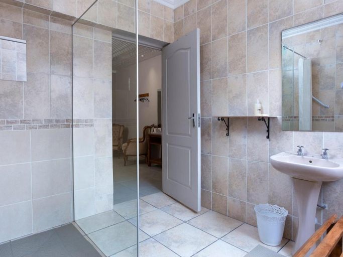 Bathroom 2, Rosepark Guesthouse, Mangaung