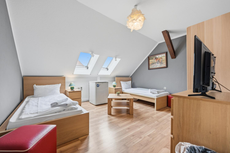 Bedroom 4, Self-Checkin Hotel "Zum Lowen", Märkisch-Oderland