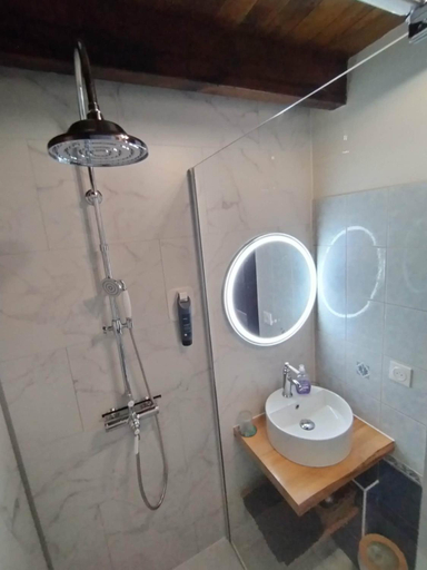 Bathroom, A l'Oree du Parc, Puy-de-Dôme