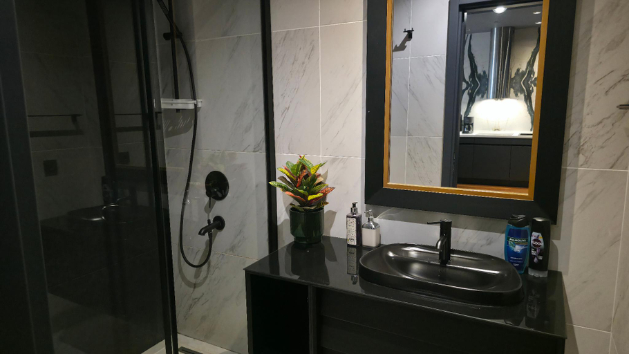 Bathroom 3, Modern and Clean apartment in Taksim, Beyoğlu