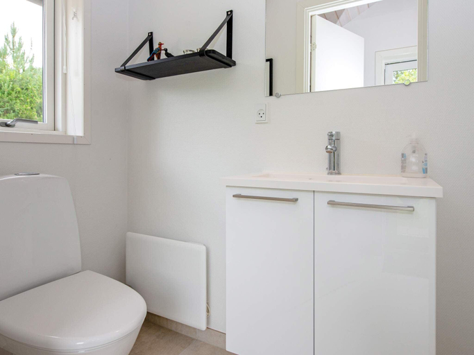 Bathroom 3, 5 star holiday home in Oksbøl, Varde