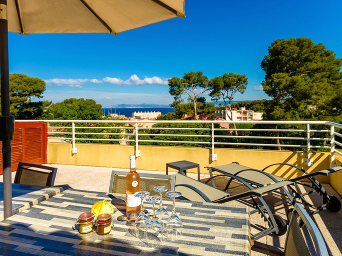 Balcony 2, Var Coast Cabin Apartment for 6, Var