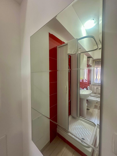 Bathroom 4, Lincoln B&B, Caserta