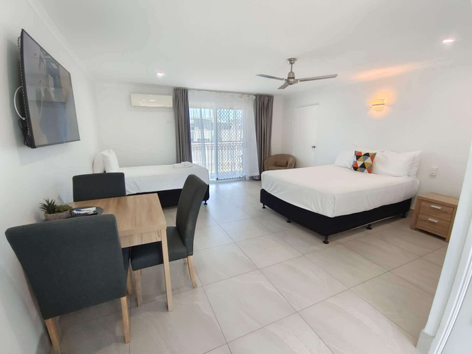 Bedroom 3, Ambassador Motor Lodge, Hervey Bay - Pt A