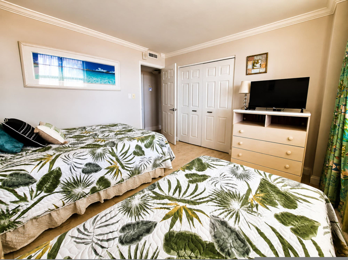 Room 3, Luxury Beach Resort Marco Island Condo Ocean Views Pool Beach, Collier