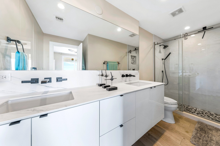 Bathroom 4, Cayman Luxury Rentals at Coral Bay
