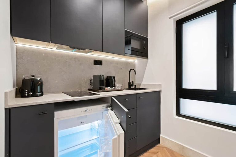 Room 3, Pac Fico Suite With Single Sofa Bed Near Retiro, Madrid